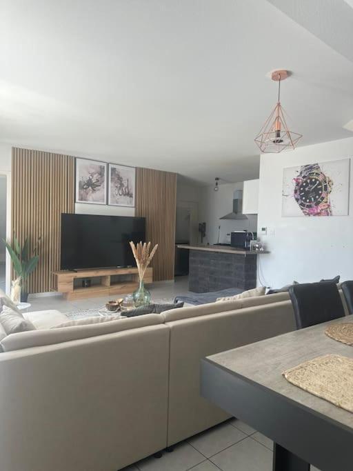 Charmant Appartement Spacieux Prévessin Екстериор снимка